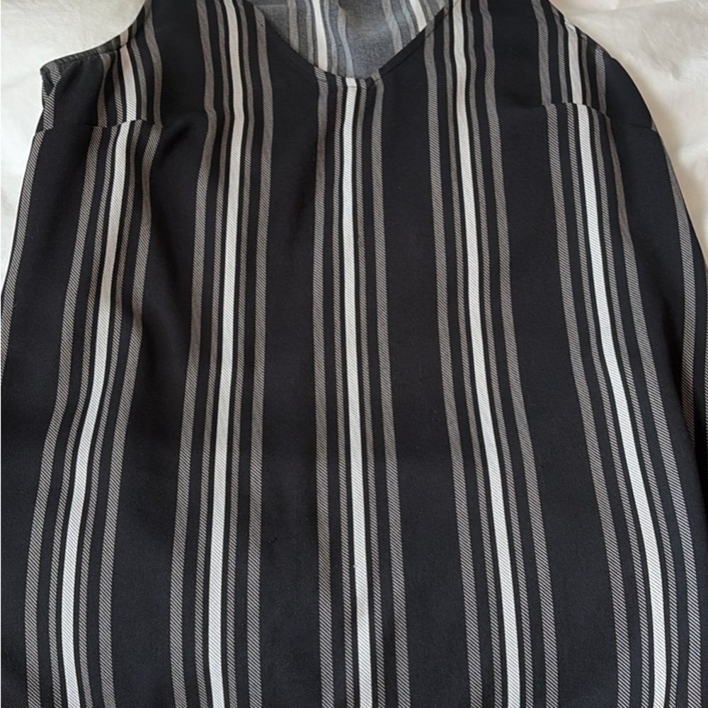 14th & Union Black and White Striped Top